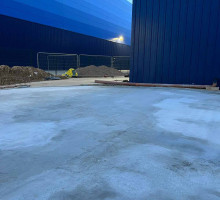 Smooth finishing of cast reinforced concrete surface